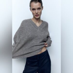 Zara Women's V-Neck Sweater in Taupe
